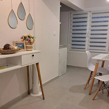 θ-theta Apartment *